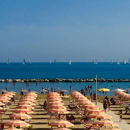 Hotel Cosmopolita Rimini Exterior photo