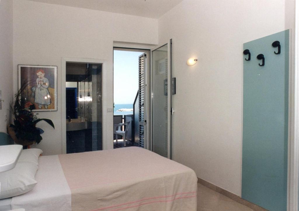 Hotel Cosmopolita Rimini Room photo